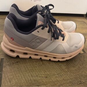 On runner 2 women’s On Clouds